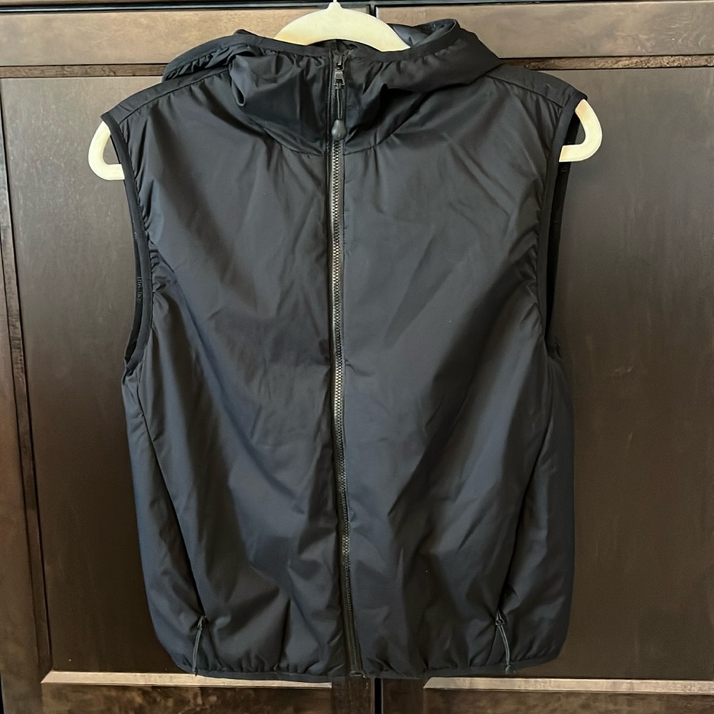 TNA pillow puff hooded vest size 2XS like new